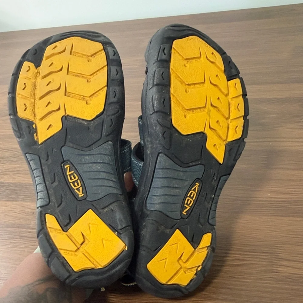 Keen Women's Black and Teal Green Sandals‎ Sz 6